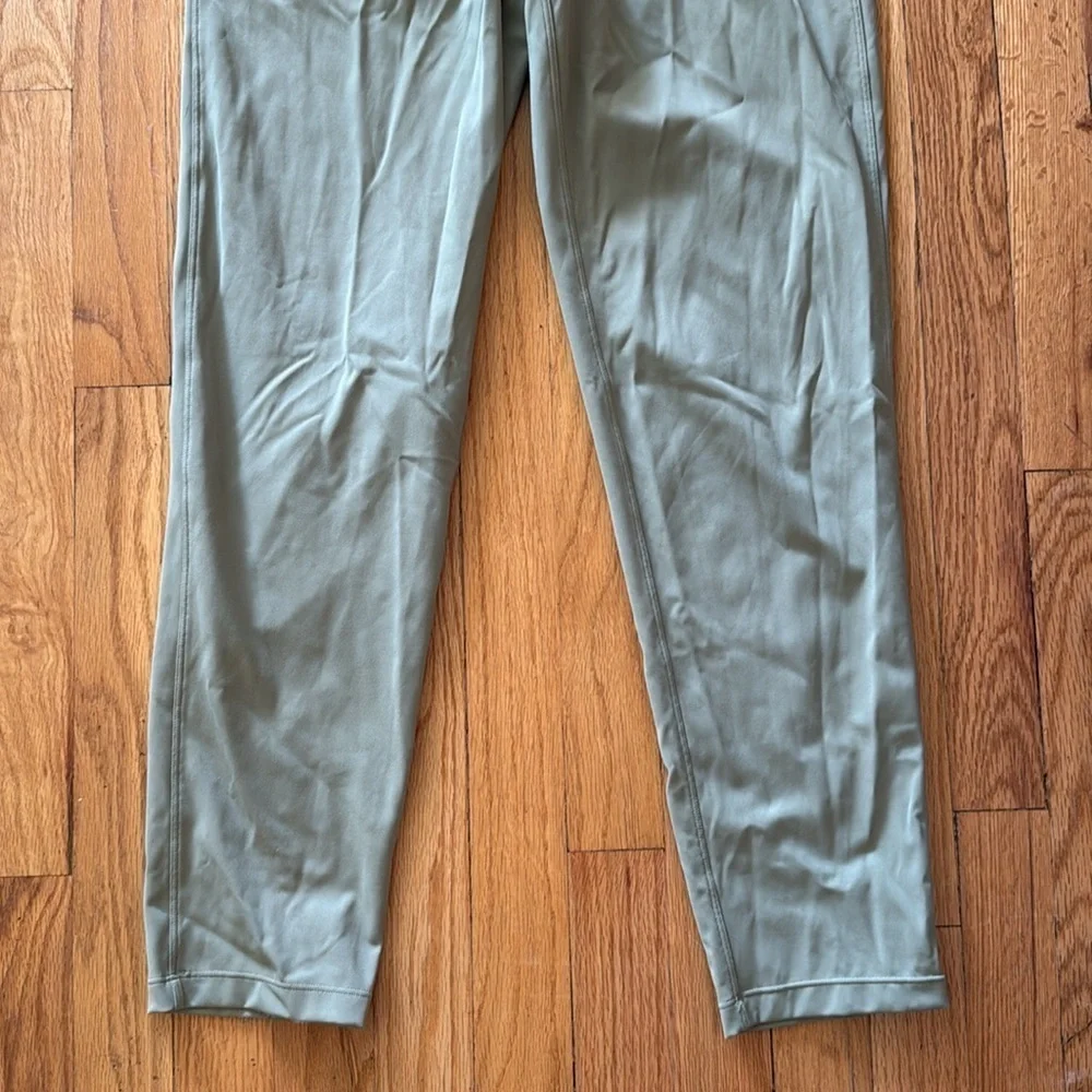 Lululemon sz 2 Keep Moving Pant 7/8 High-Rise Rosemary Green great condition